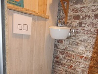Petit lavabo adaptables sur toilettes existants WiCi Mini - M. et Mme B (64) - 2 sur 2 (après)